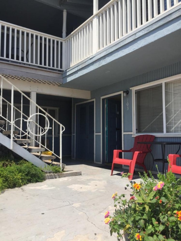 The Shores Inn dalam bahasa Indonesia adalah  image 17